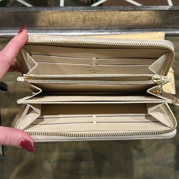 Louis Vuitton Damier Azur Zippy Wallet - Picture 9 of 12